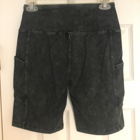 NWOT Zena Outfitters Wide Waistband Mineral biker shorts with pockets - Picture 7 of 12